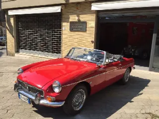 Foto 7 di 15: MG B    