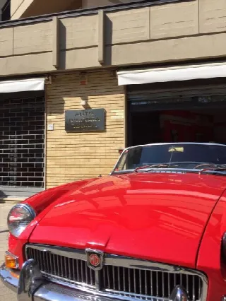Foto 5 di 15: MG B    