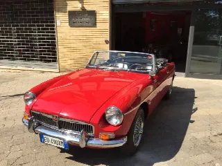Foto 4 di 15: MG B    
