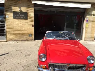 Foto 6 di 15: MG B    