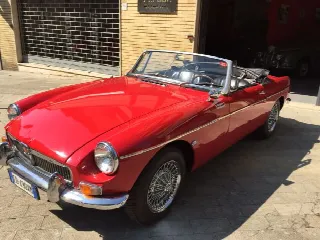 Foto 8 di 15: MG B    