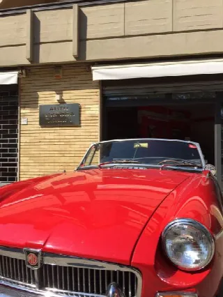 Foto 2 di 15: MG B    