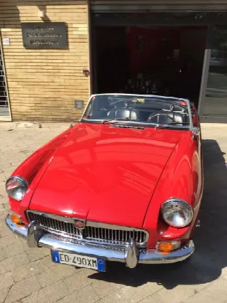 Foto 11 di 15: MG B    