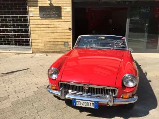 Foto 12 di 15: MG B    