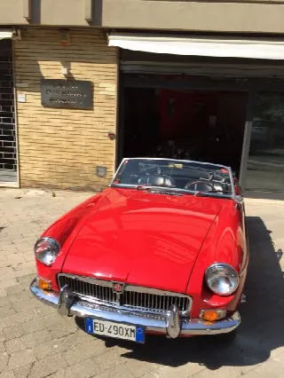 Foto 15 di 15: MG B    