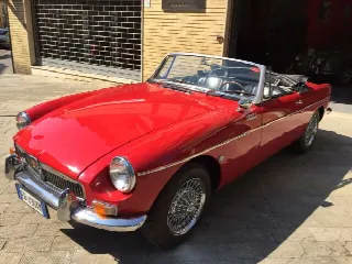 Foto 10 di 15: MG B    