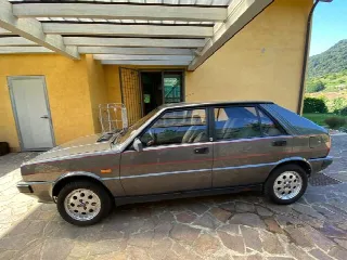 Foto 3 di 7: LANCIA Delta HF 4WD  2.0 i.e. turbo 8 valvole stradale  