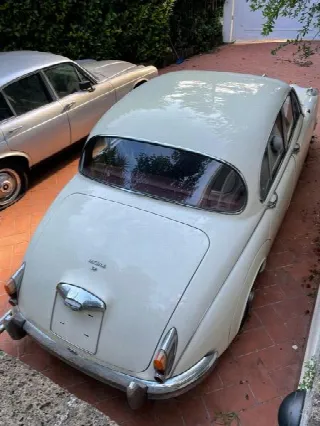Foto 2 di 11: JAGUAR MKII 3.8       