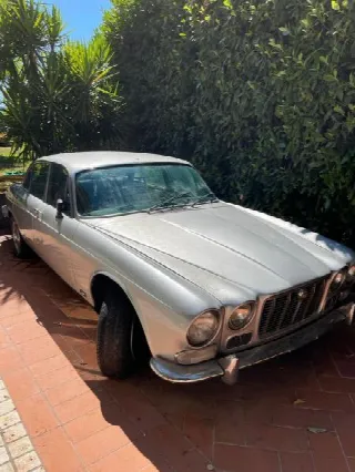 Foto 1 di 7: JAGUAR XJ6(1968-1987) 2.8    
