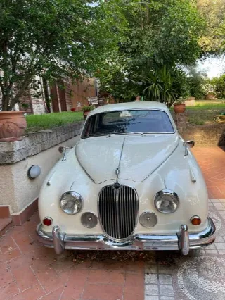 Foto 3 di 11: JAGUAR MKII 3.8       