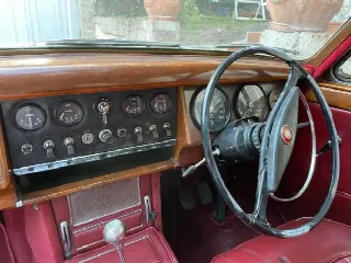 Foto 4 di 11: JAGUAR MKII 3.8       