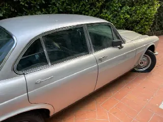 Foto 4 di 7: JAGUAR XJ6(1968-1987) 2.8    