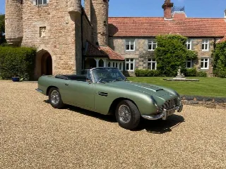 Foto 1 di 6: ASTON MARTIN DB6(1965-1971) Volante