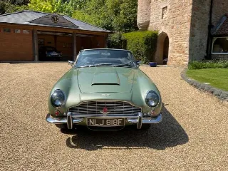 Foto 2 di 6: ASTON MARTIN DB6(1965-1971) Volante