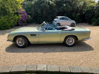 Foto 5 di 6: ASTON MARTIN DB6(1965-1971) Volante