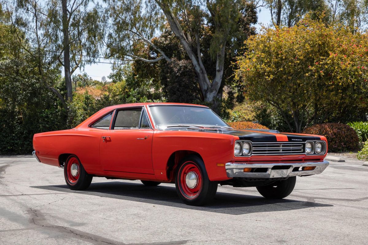 PLYMOUTH Roadrunner