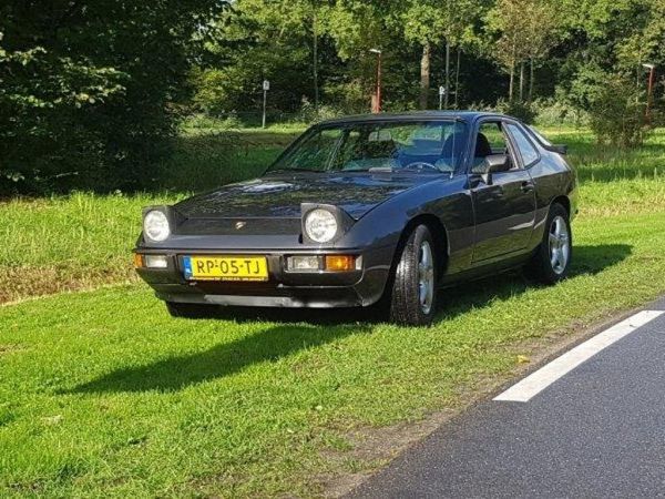 PORSCHE 924