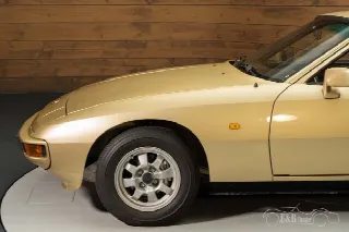 Foto 9 di 10: PORSCHE 924