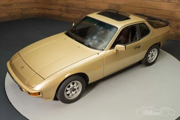 PORSCHE 924