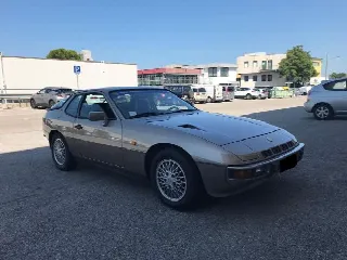 Foto 3 di 4: PORSCHE 924 Turbo 