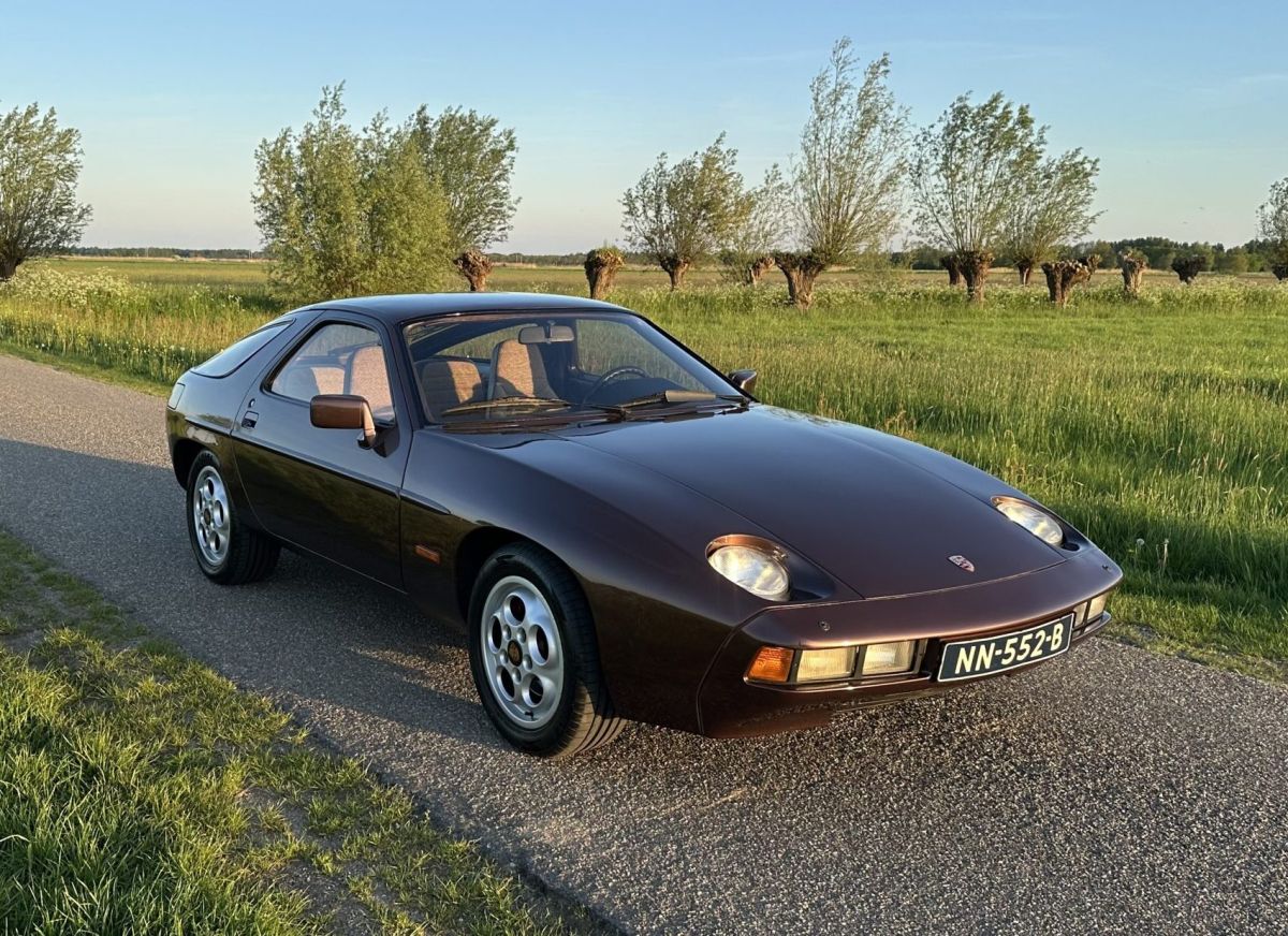 PORSCHE 928 Coupe 