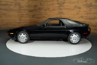 Foto 10 di 10: PORSCHE 928