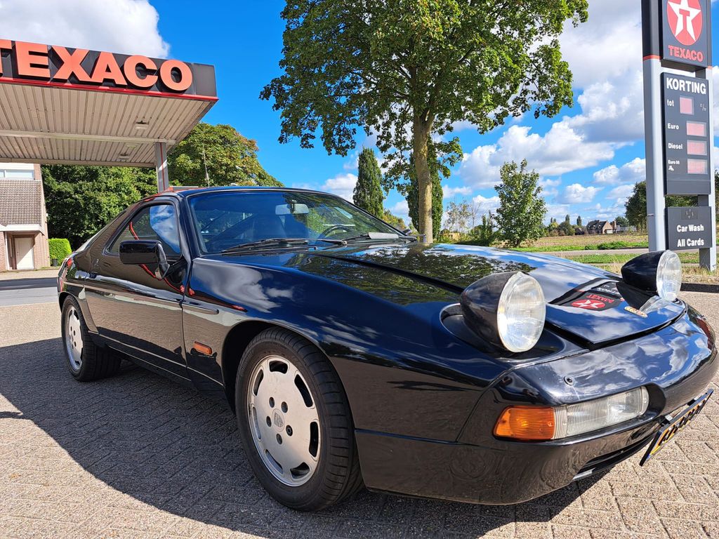 PORSCHE 928