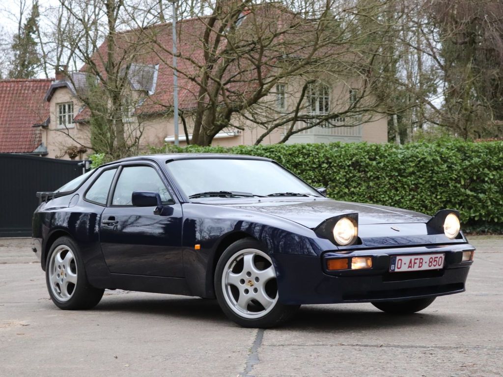 PORSCHE 944