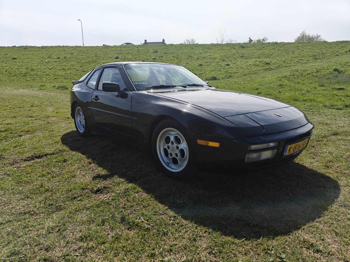PORSCHE 944 Turbo  