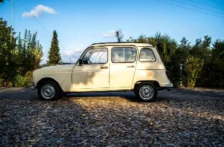 Foto 2 di 4: RENAULT 4 Renault R4 