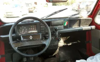 Foto 3 di 11: RENAULT R4 950 TL 