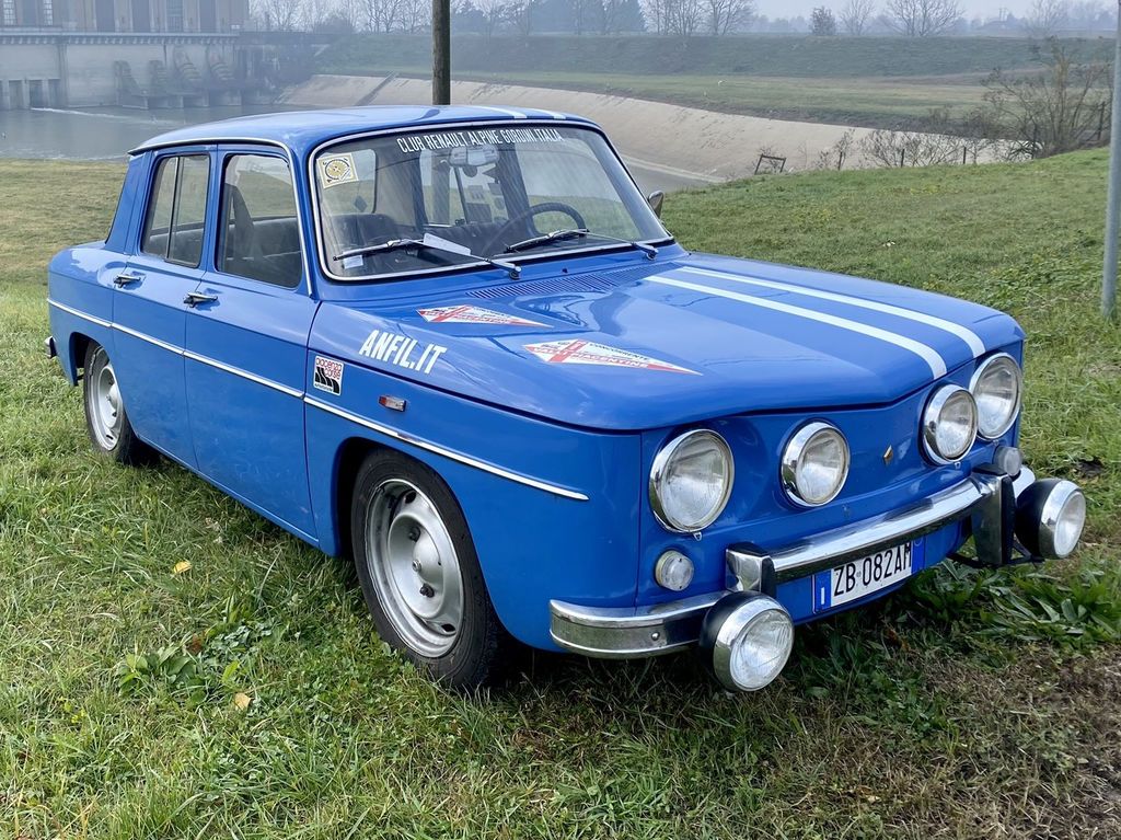 RENAULT 8