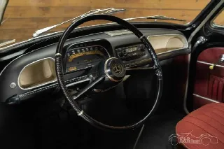 Foto 2 di 10: RENAULT Dauphine