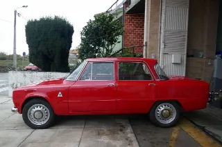 Foto 2 di 8: ALFA ROMEO Giulia Super 1.6 