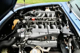 Foto 8 di 8: ASTON MARTIN V8 Coupe 
