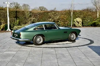Foto 2 di 9: ASTON MARTIN DB4 Coupe 