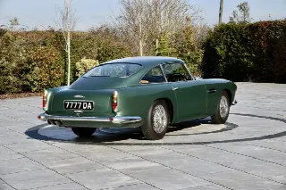 Foto 4 di 9: ASTON MARTIN DB4 Coupe 