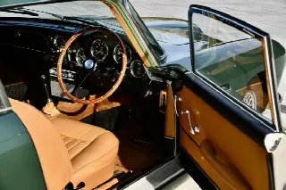 Foto 8 di 9: ASTON MARTIN DB4 Coupe 