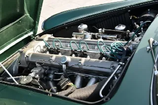 Foto 6 di 9: ASTON MARTIN DB4 Coupe 
