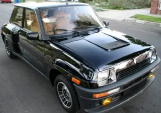 Foto 1 di 6: RENAULT R5  