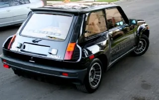 Foto 6 di 6: RENAULT R5  