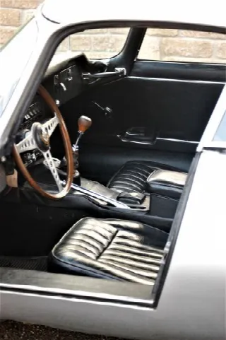 Foto 13 di 17: JAGUAR E-TYPE SII (1967-1971) 4.2 Fixed Head Coupe 