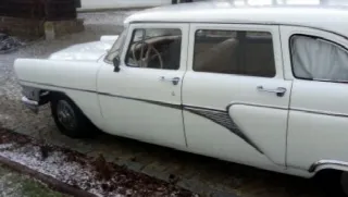 Foto 4 di 5: GAZ 13 