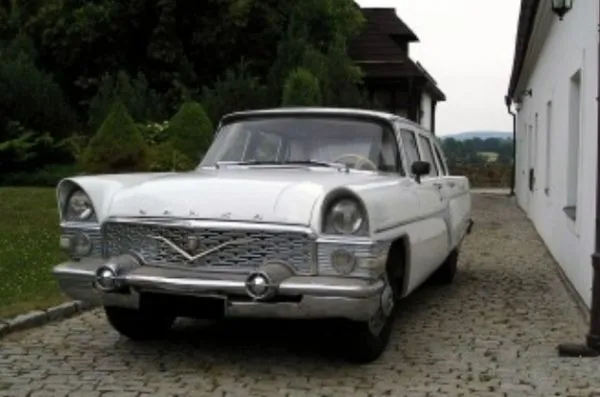 GAZ 13 