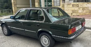 Foto 3 di 6: BMW 320   i E30   