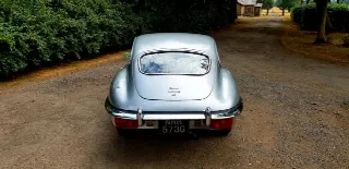 Foto 4 di 17: JAGUAR E-TYPE SII (1967-1971) 4.2 Fixed Head Coupe 