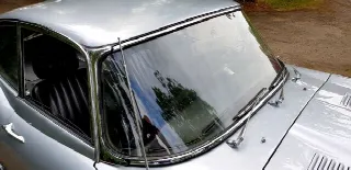 Foto 6 di 17: JAGUAR E-TYPE SII (1967-1971) 4.2 Fixed Head Coupe 