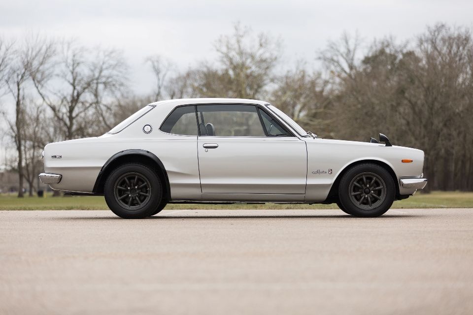 NISSAN Skyline  