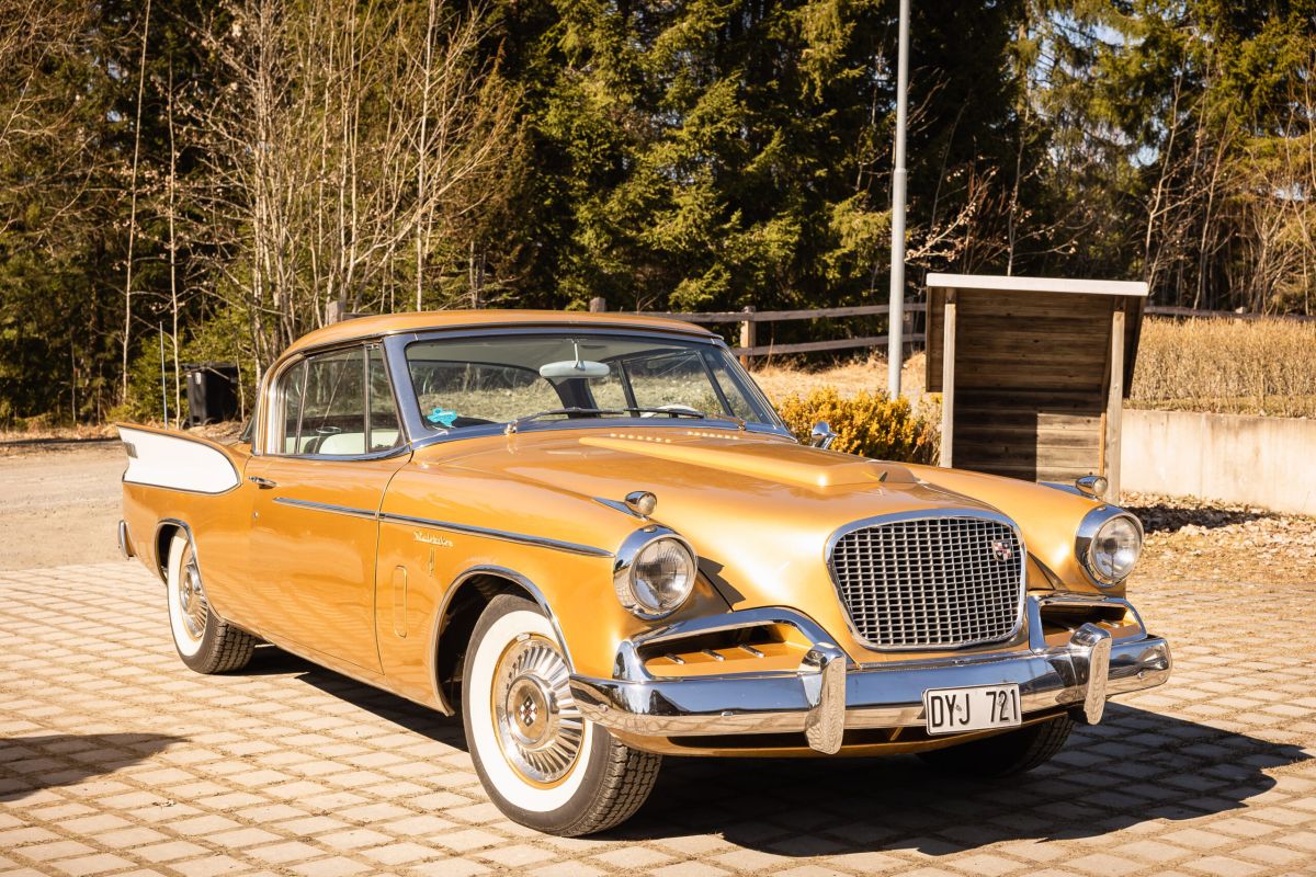 STUDEBAKER GoldenHawk Coupe  