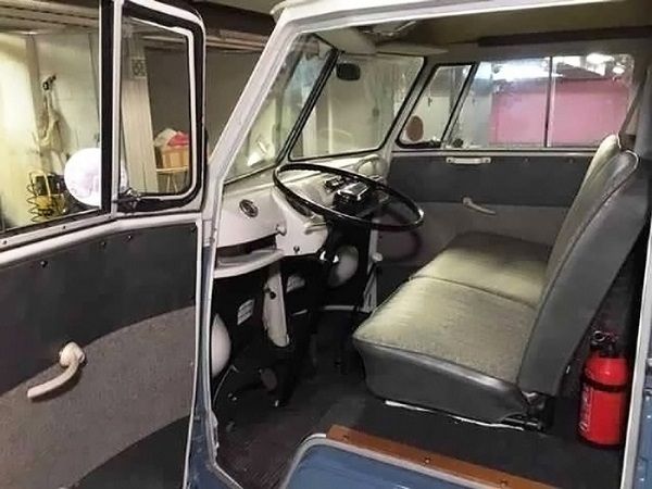 VOLKSWAGEN T1 KOMBI 
